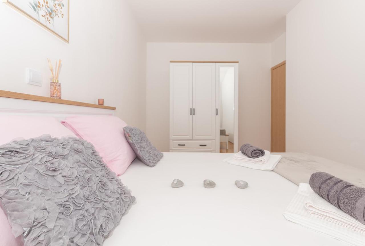 Deluxe 3 Bedroom Apartment With Sea View Baška Voda Екстериор снимка