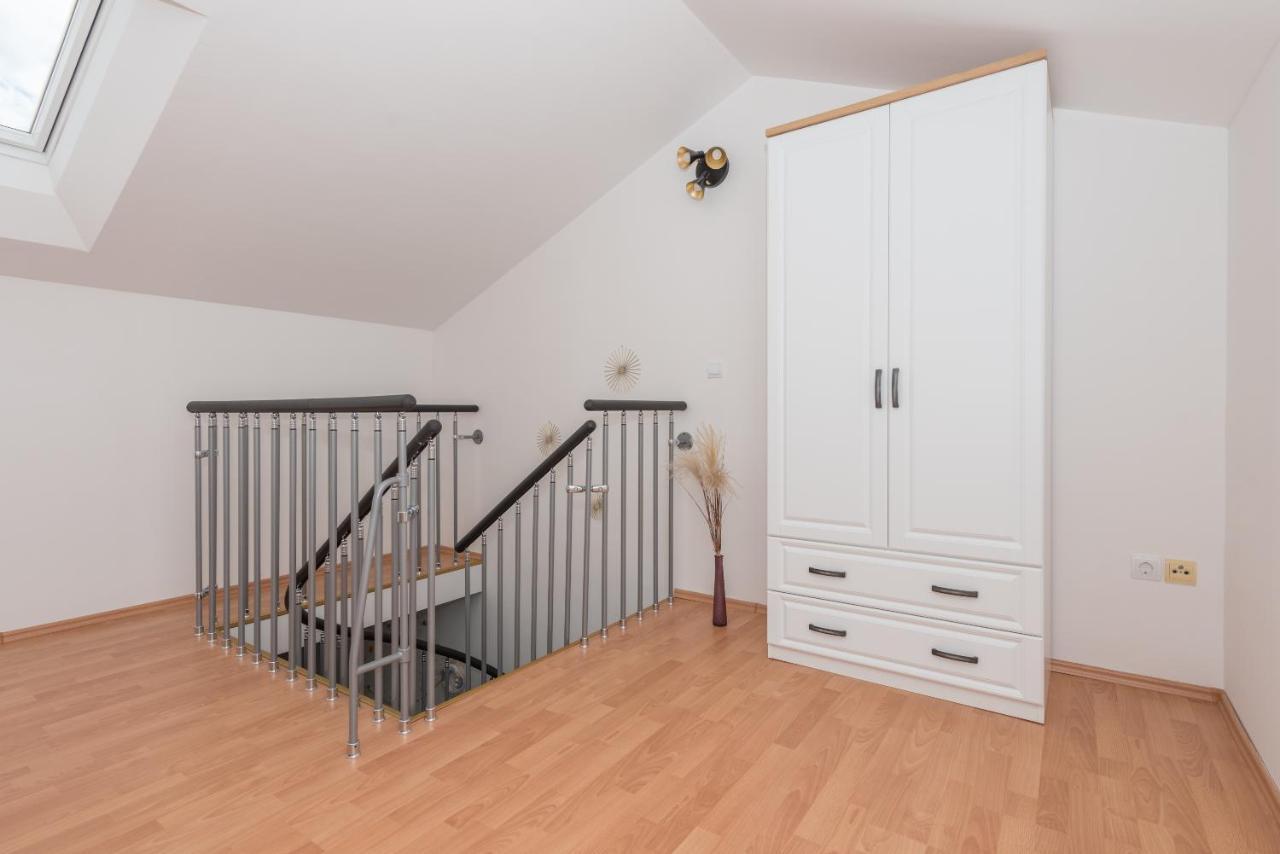 Deluxe 3 Bedroom Apartment With Sea View Baška Voda Екстериор снимка