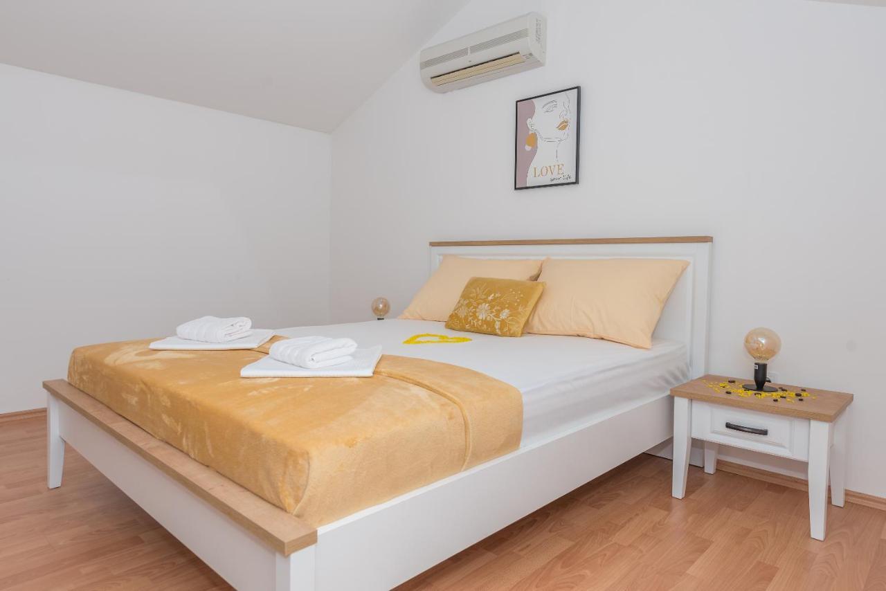 Deluxe 3 Bedroom Apartment With Sea View Baška Voda Екстериор снимка