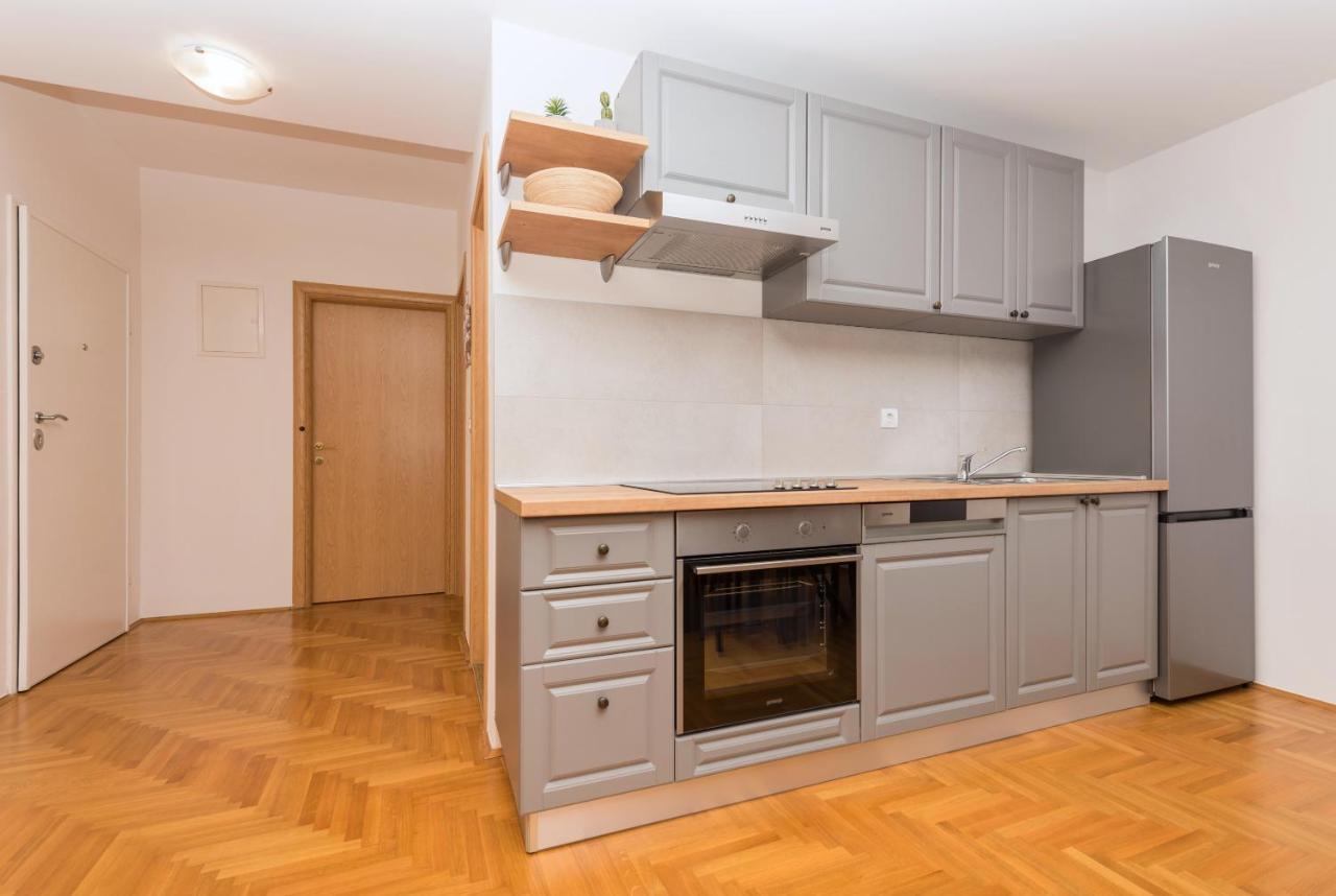 Deluxe 3 Bedroom Apartment With Sea View Baška Voda Екстериор снимка
