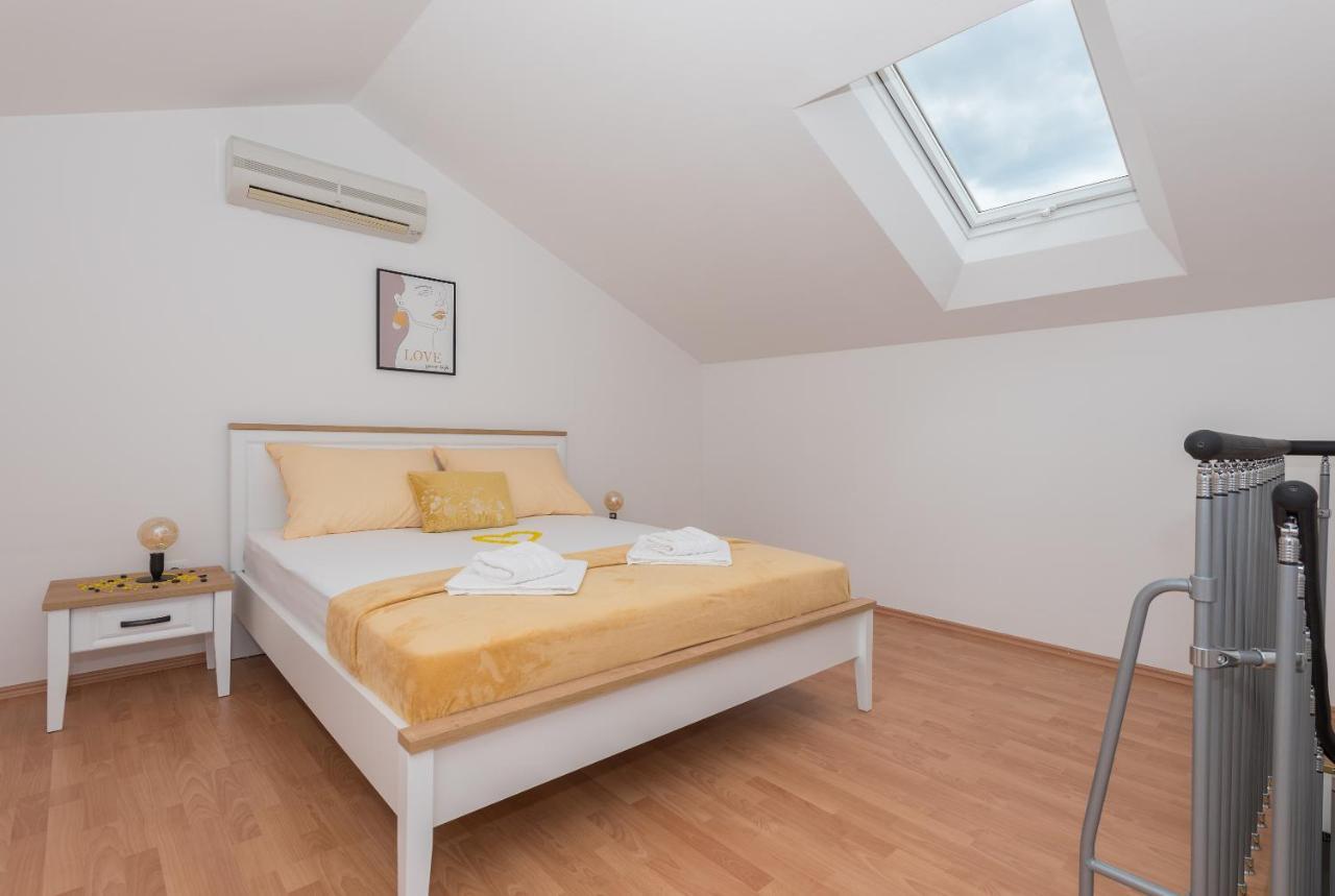 Deluxe 3 Bedroom Apartment With Sea View Baška Voda Екстериор снимка